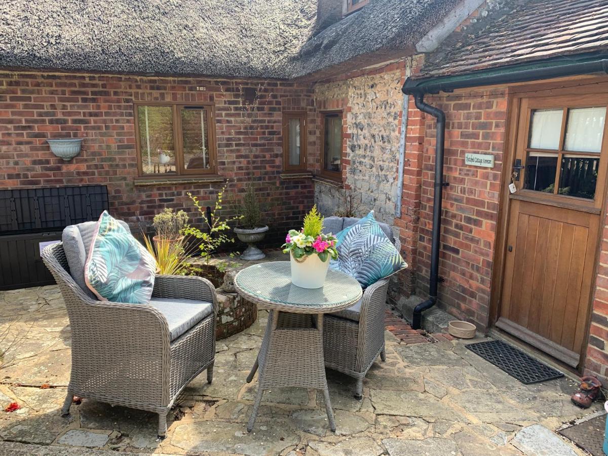 Thatched Cottage Pulborough Buitenkant foto