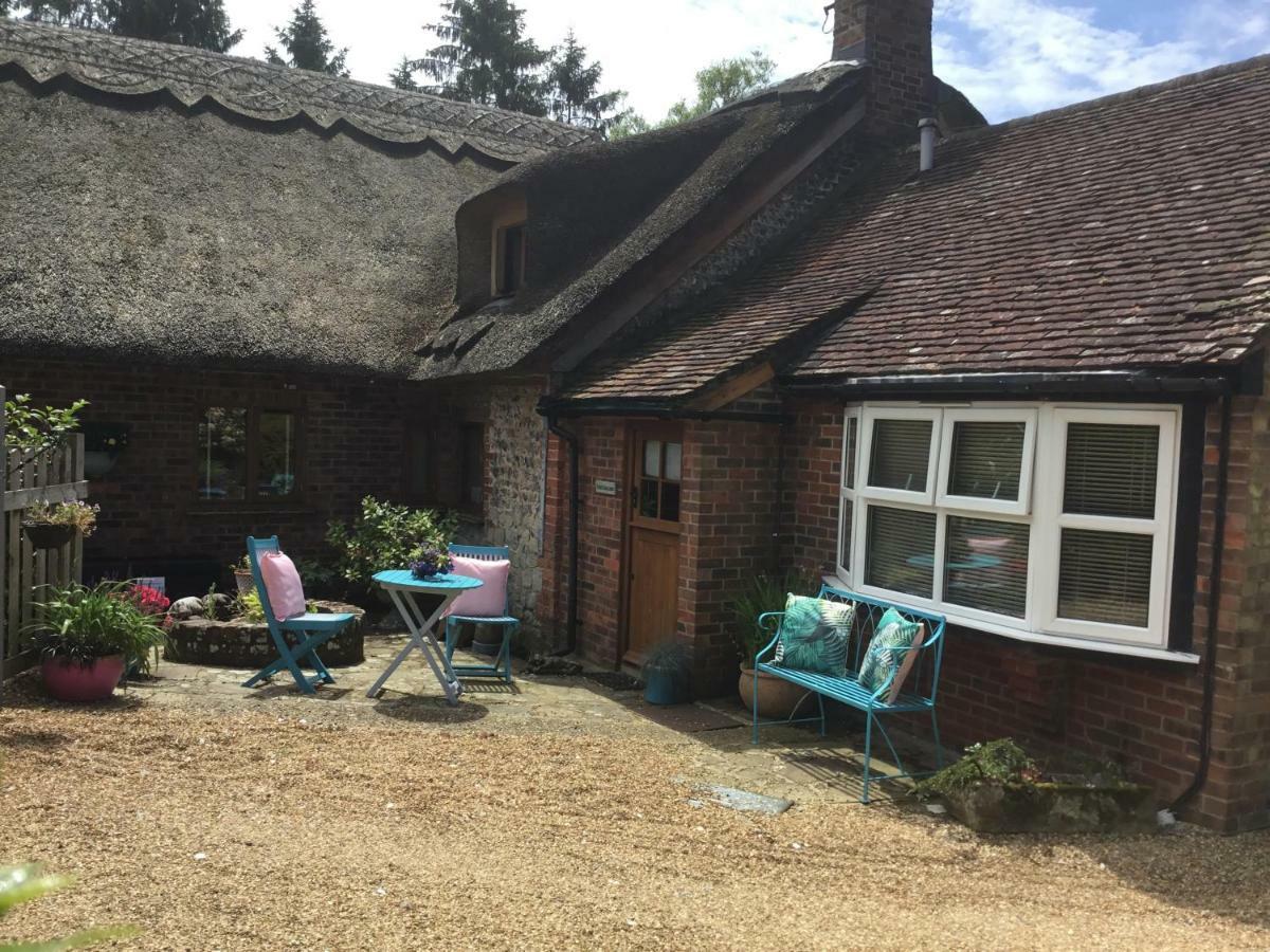 Thatched Cottage Pulborough Buitenkant foto