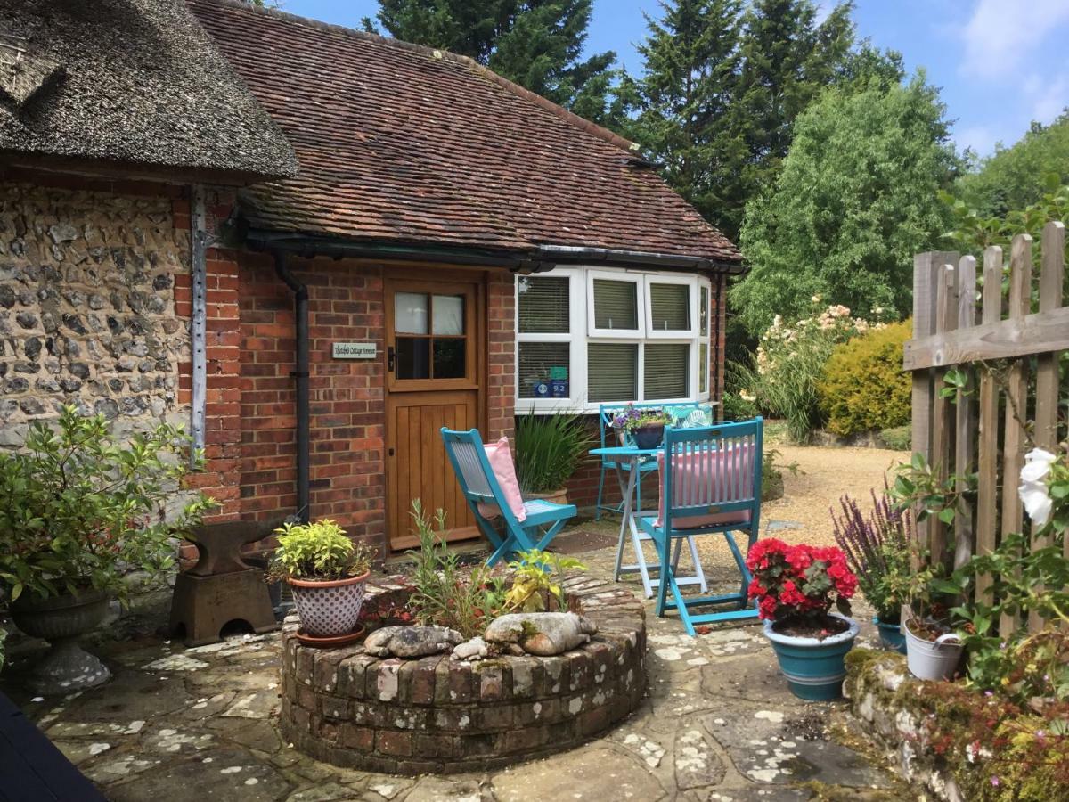 Thatched Cottage Pulborough Buitenkant foto